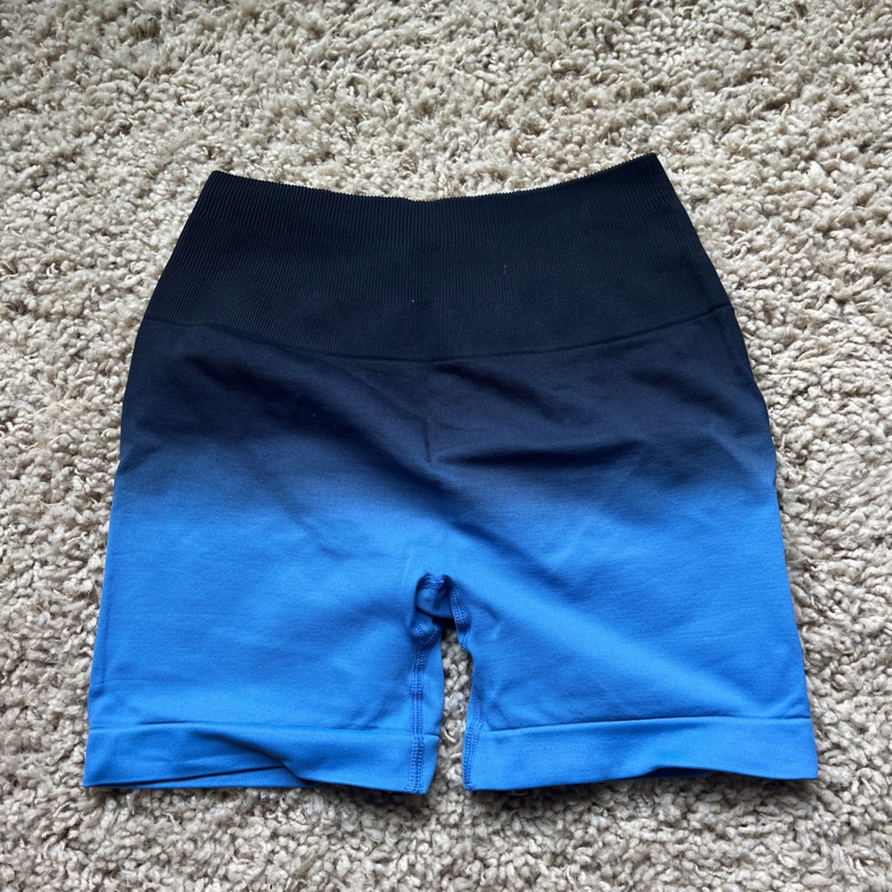 Seamless Ombré Scrunch Workout Shorts